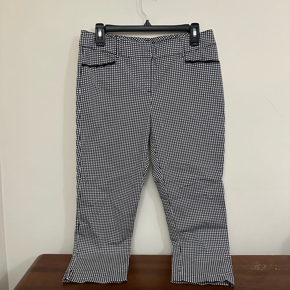 Elegant Black and White Women's Capris